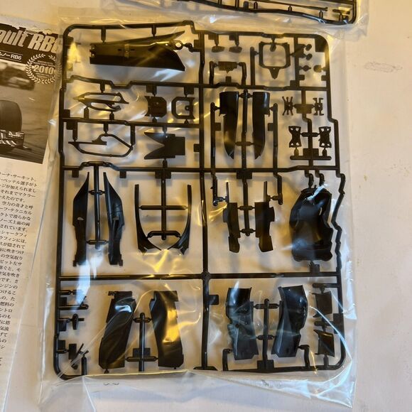 Red Bull Racing Renault RB6 F1 Racing Tamiya 1/20 Model Sebastian Vettel - Picture 10 of 16